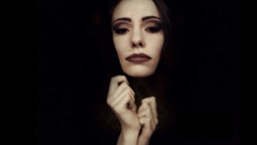 Ανέκδοτο: Σκάνε ΜΠΑΤΣΟΙ σε MΠOYPΔΕΛO με ΚΑΡΑΝΤΙΝΑ Βγάζουν τις ΤΑΝΕΣ εξω και… Τρελό γελιο