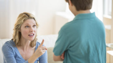 Ανέκδοτο: Η μητέρα μαλώνει τον γιο της