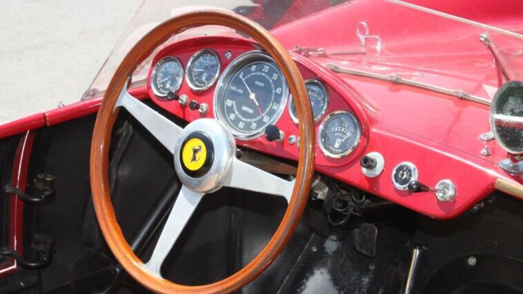 Ανέκδοτο: Η ferrari και τα κοτόπουλα …! Τρελό γέλιο