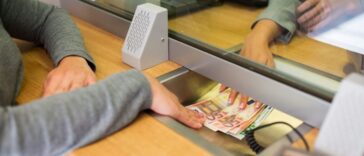Ανέκδοτο με τυπά: Οι καταθέσεις του ενός έως δυο εκατομμυρίων κάθε εβδομάδα και η απορία