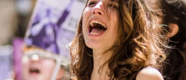Ανέκδοτο με φεμινίστρια τύπισσα: Η ομιλία στο χωριό